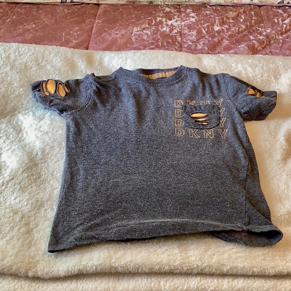 Boys shirt. 6 little boys